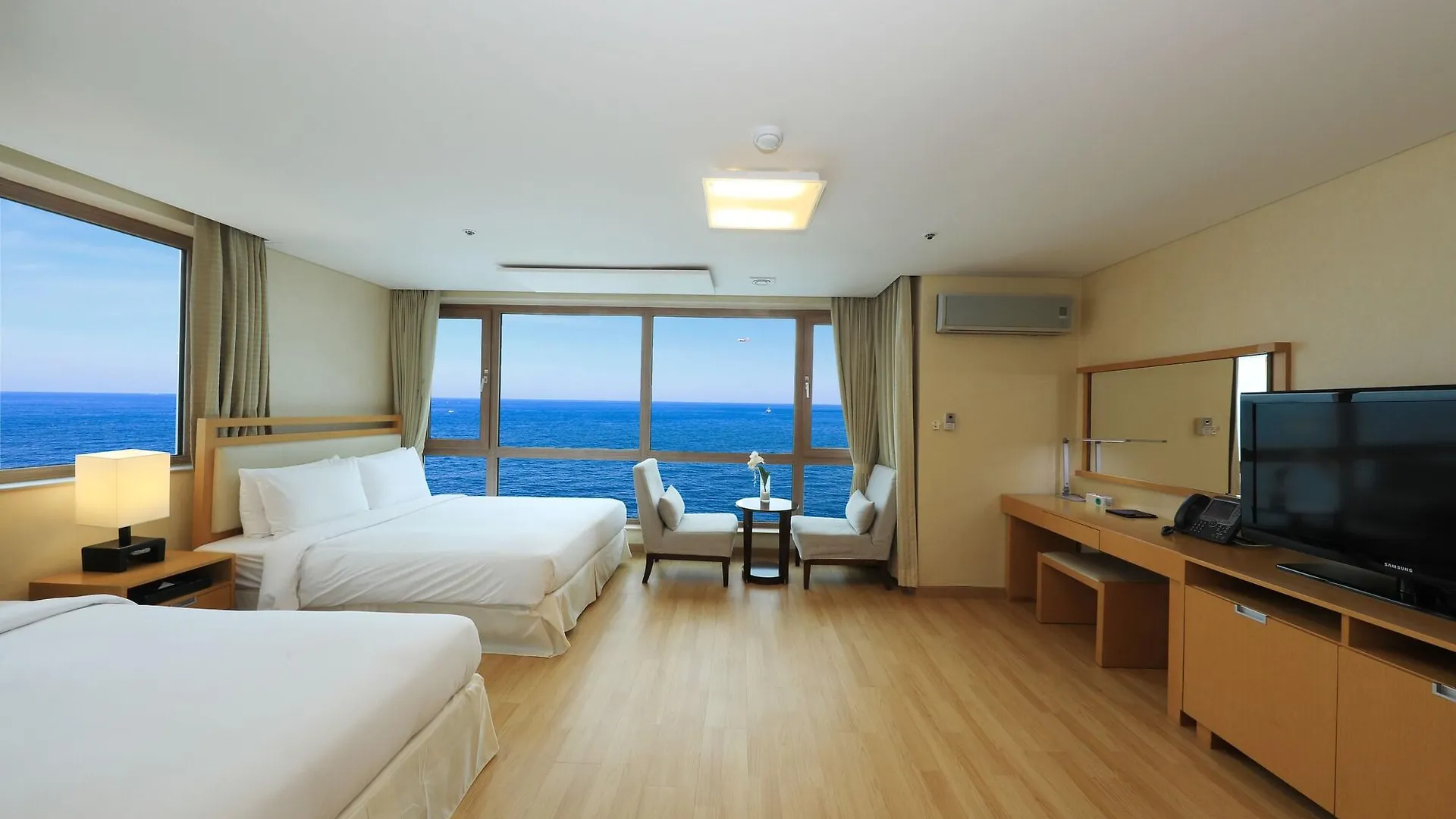 Ocean Suites Jeju Hotel 4*,